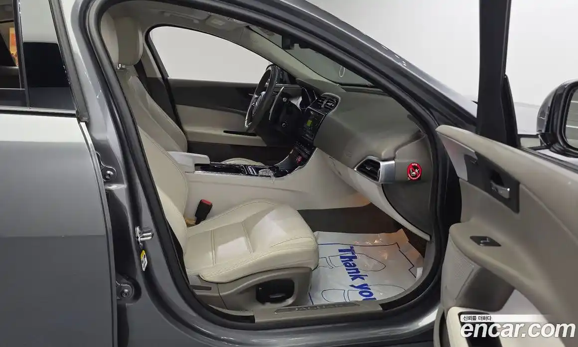 Jaguar XE 2017 2.0 автомат (гидро), фото 12