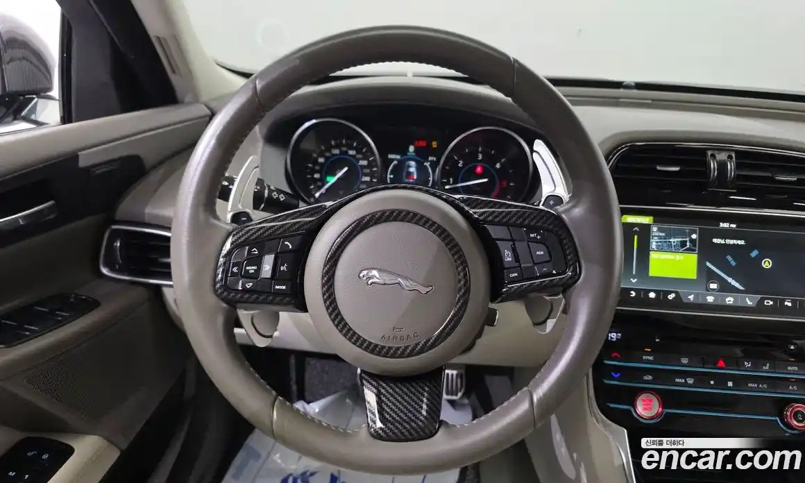 Jaguar XE 2017 2.0 автомат (гидро), фото 14