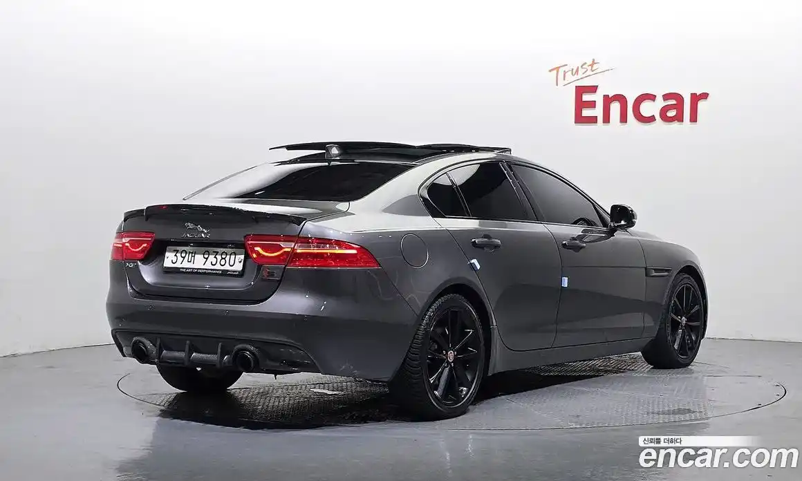 Jaguar XE 2017 2.0 автомат (гидро), фото 2