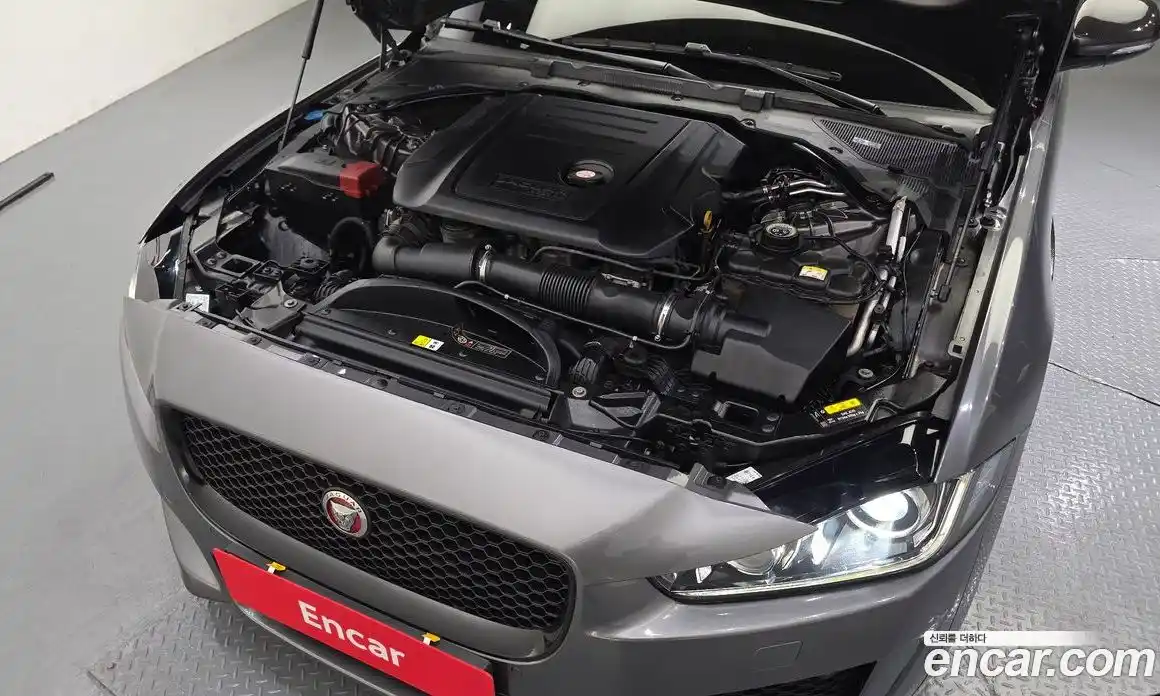 Jaguar XE 2017 2.0 автомат (гидро), фото 6