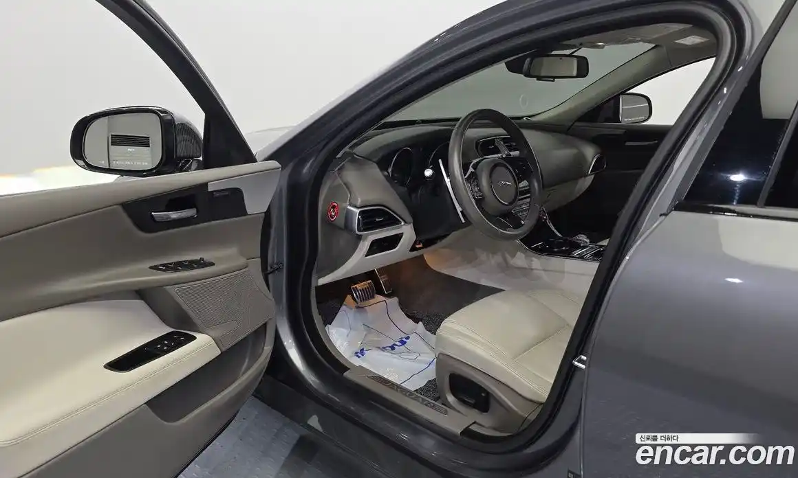 Jaguar XE 2017 2.0 автомат (гидро), фото 10