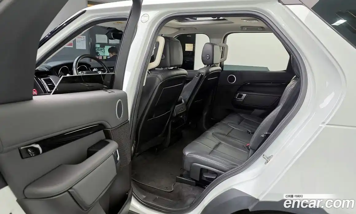 Land Rover Discovery 2018 2.0 автомат (гидро), фото 11