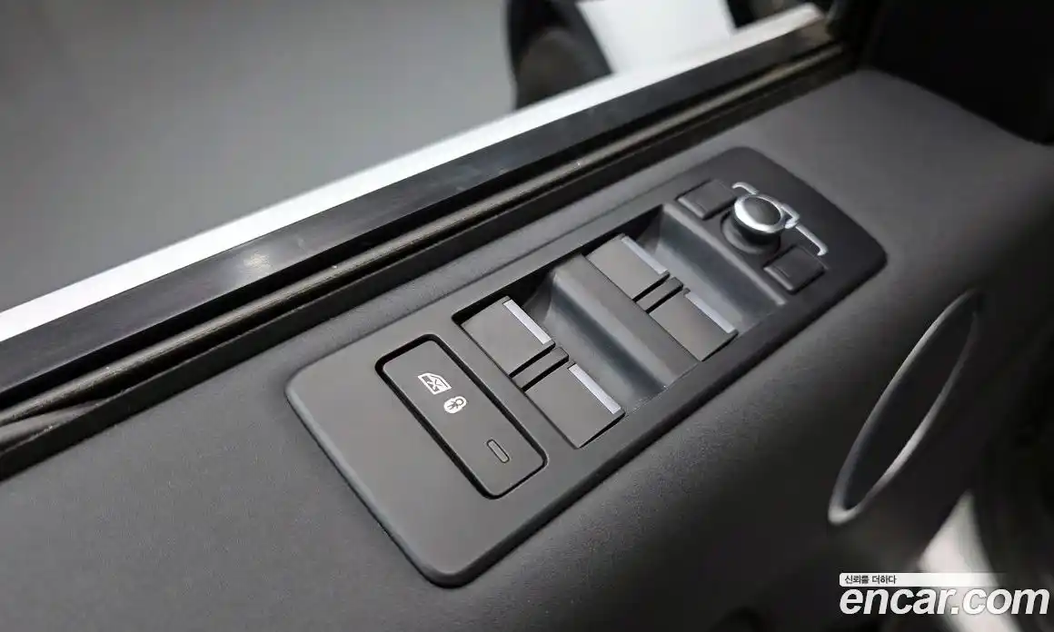 Land Rover Discovery 2018 2.0 автомат (гидро), фото 14