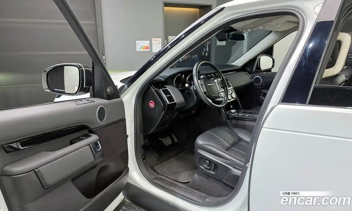 Land Rover Discovery 2018 2.0 автомат (гидро), фото 10