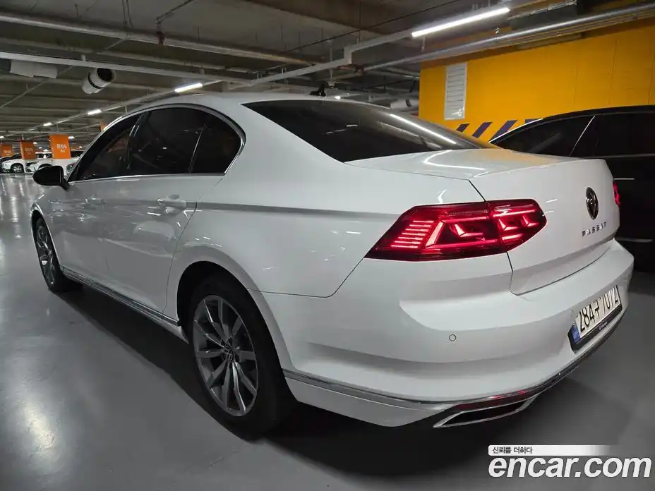 Volkswagen Passat 2022 2.0 автомат (гидро), фото 4