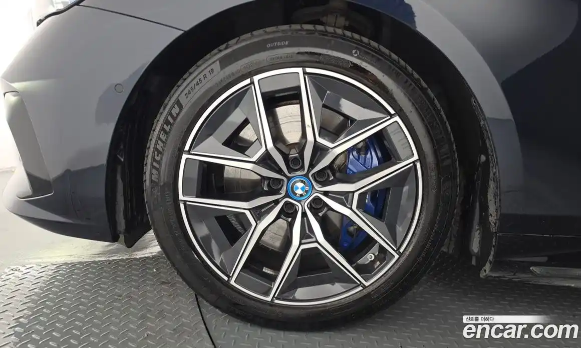 BMW i5 2023 0.2 автомат (гидро), фото 5