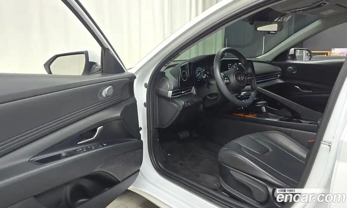 Hyundai Avante 2023 1.6 автомат (гидро), фото 13