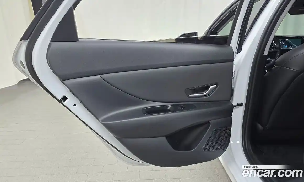 Hyundai Avante 2023 1.6 автомат (гидро), фото 15