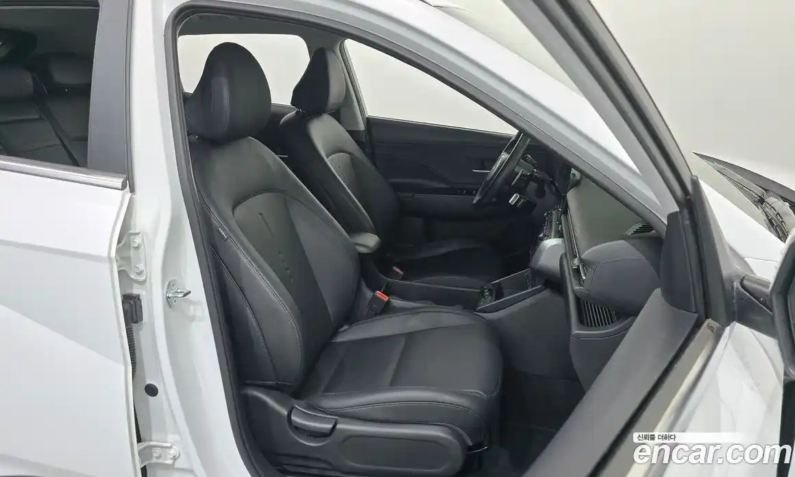 Hyundai Kona 2023 1.6 автомат (гидро), фото 16