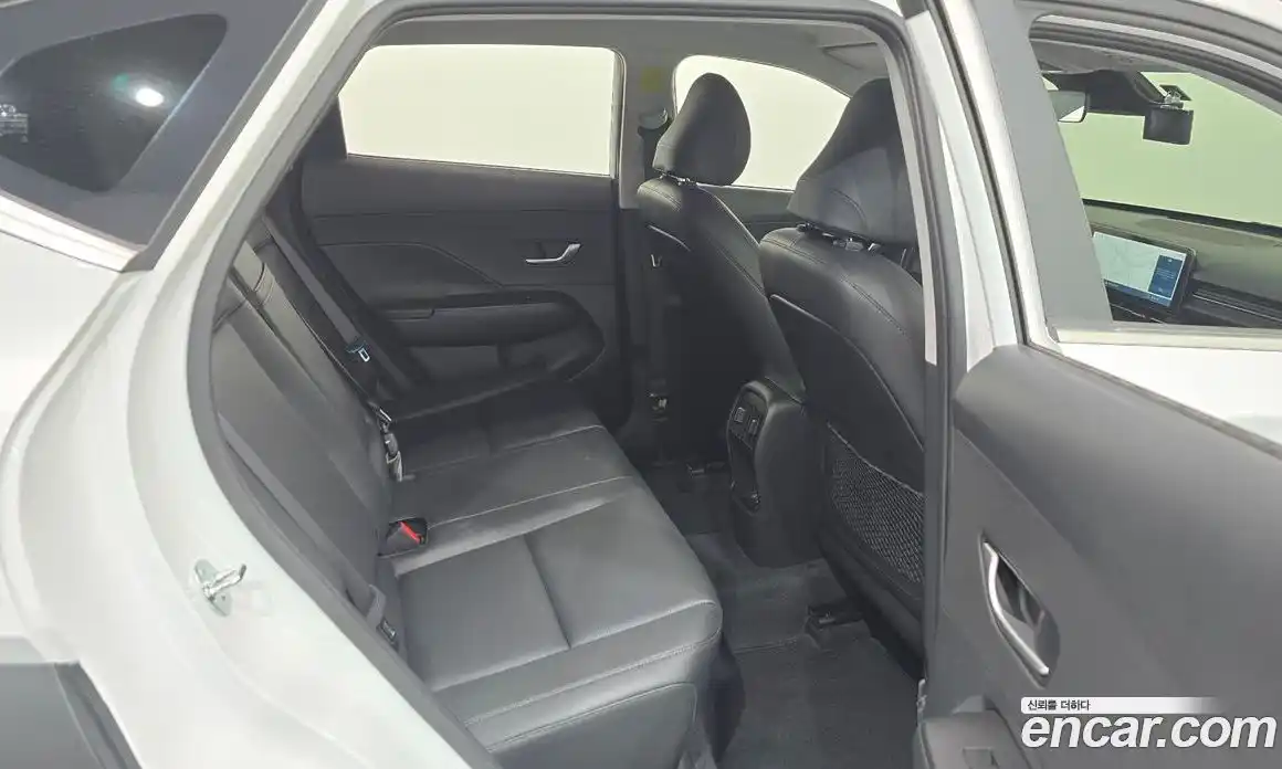 Hyundai Kona 2023 1.6 автомат (гидро), фото 17