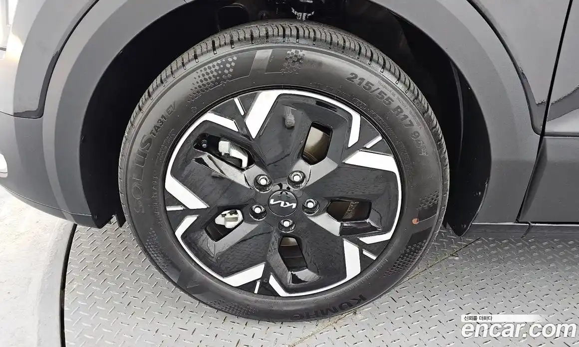 Kia Niro 2023 0.2 автомат (гидро), фото 5