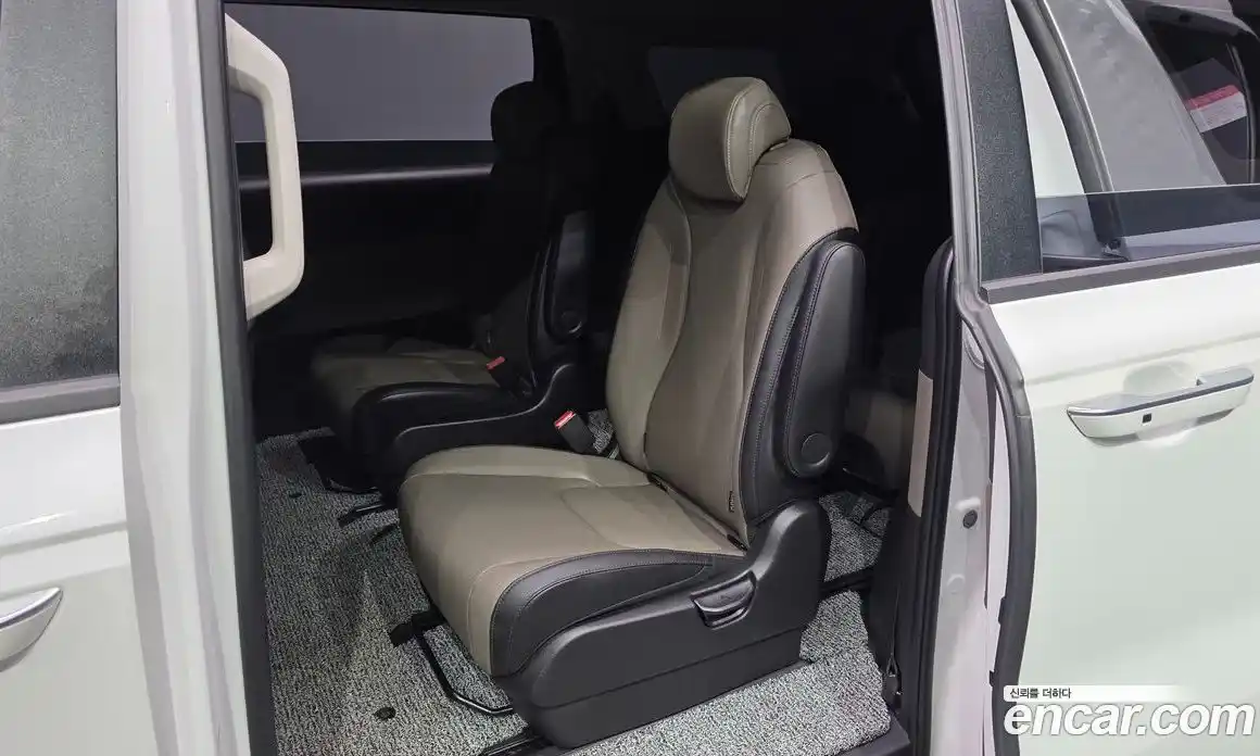 Kia Carnival 2024 1.6 автомат (гидро), фото 16