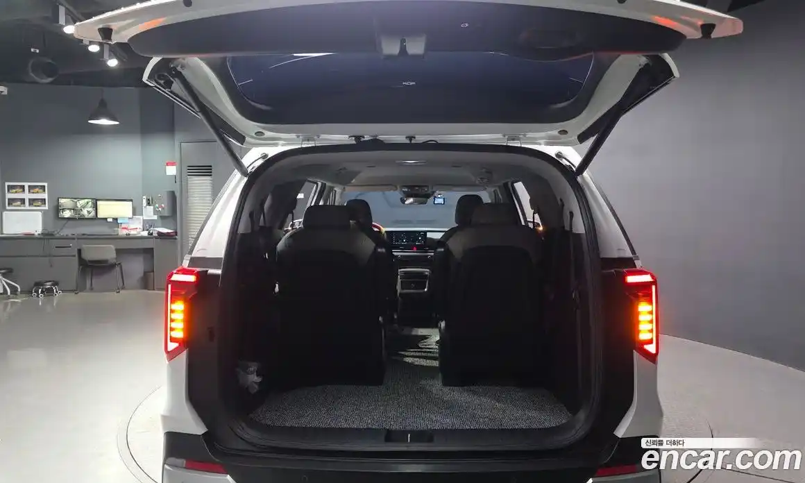 Kia Carnival 2024 1.6 автомат (гидро), фото 26
