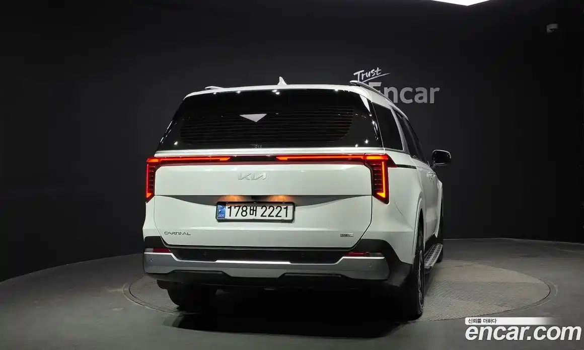Kia Carnival 2024 1.6 автомат (гидро), фото 4