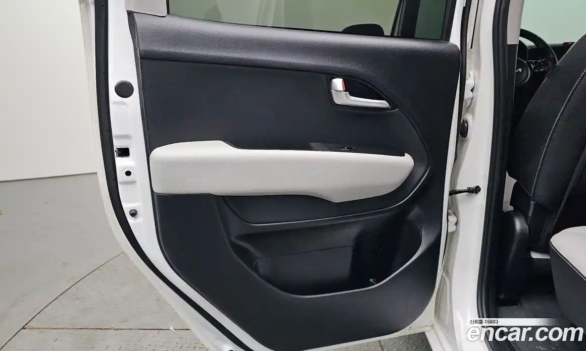 Kia Ray 2022 1.0 автомат (гидро), фото 15
