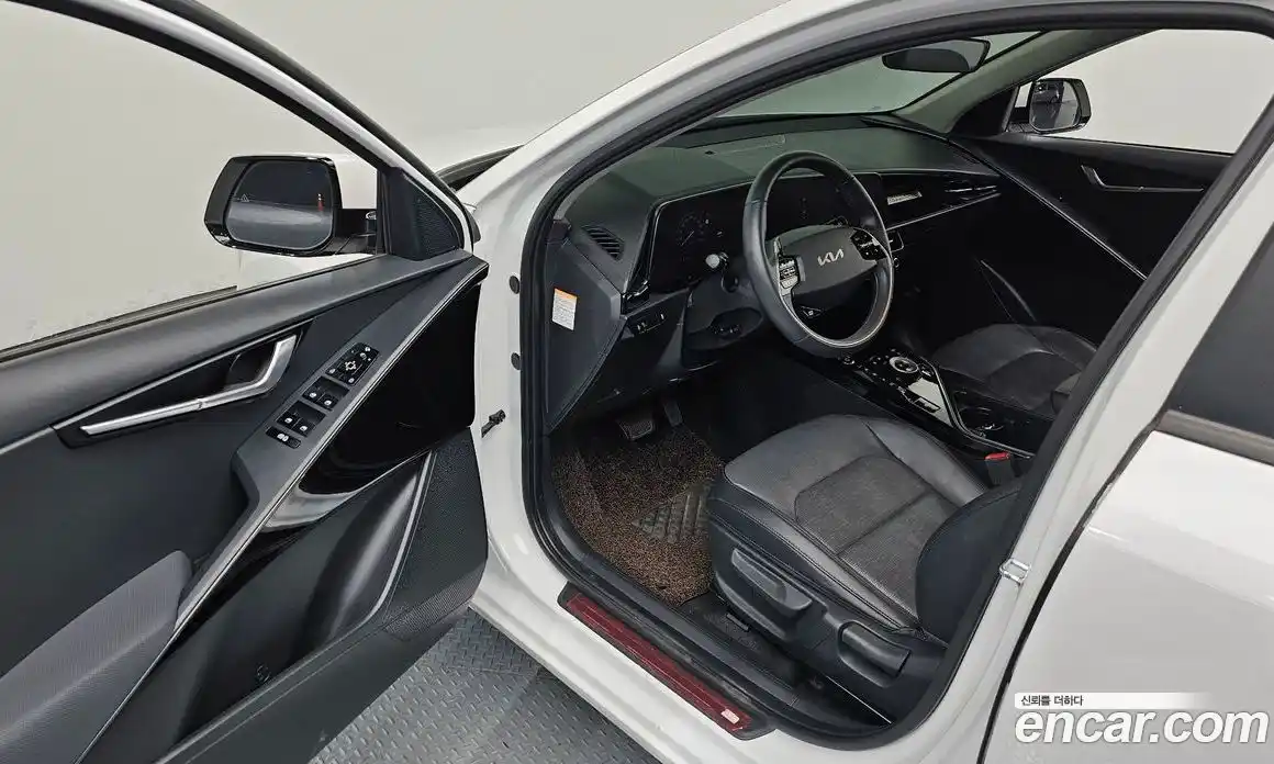 Kia Niro 2022 0.2 автомат (гидро), фото 13