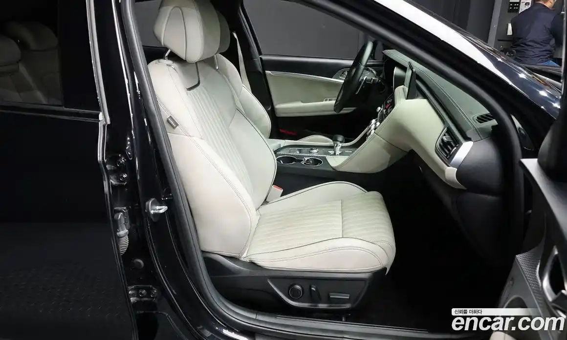 Genesis G70 2023 3.3 автомат (гидро), фото 12