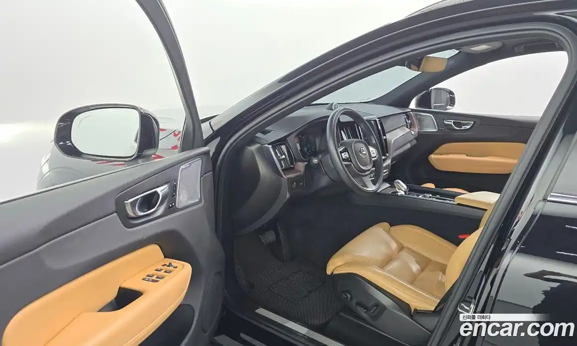 Volvo XC60 2021 2.0 автомат (гидро), фото 13