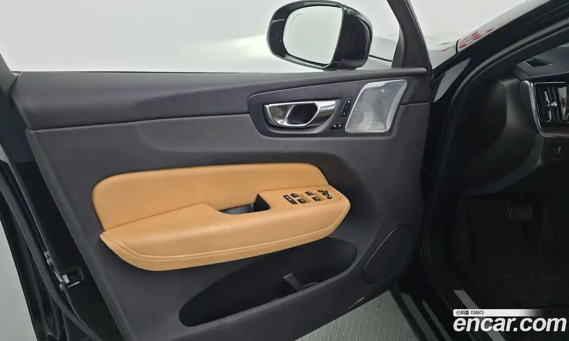 Volvo XC60 2021 2.0 автомат (гидро), фото 14