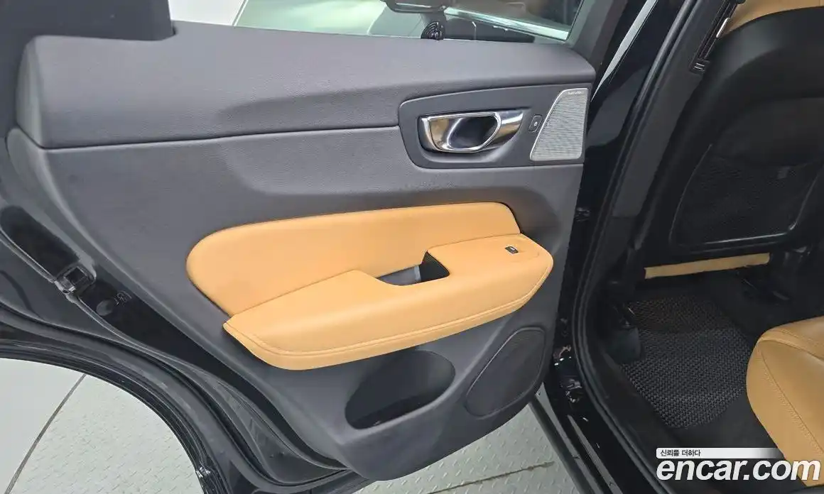 Volvo XC60 2021 2.0 автомат (гидро), фото 15