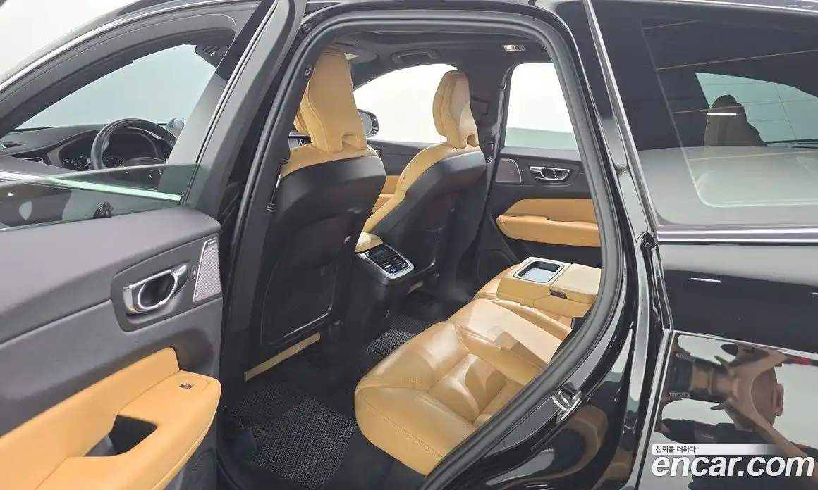 Volvo XC60 2021 2.0 автомат (гидро), фото 18