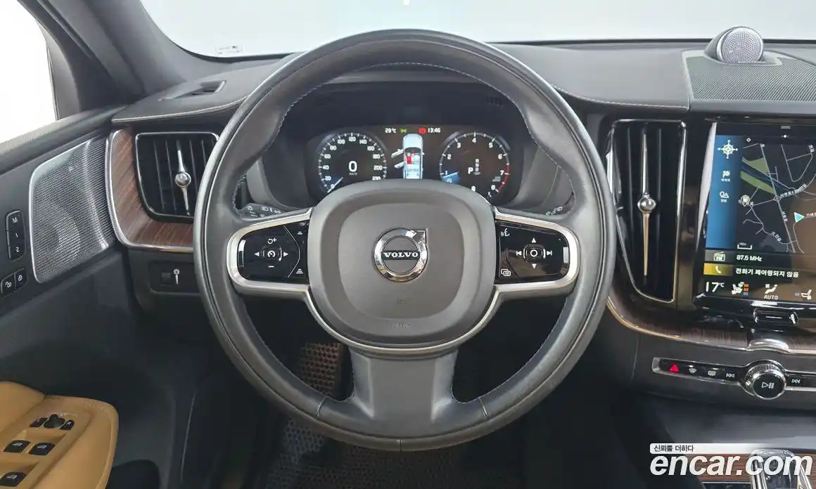 Volvo XC60 2021 2.0 автомат (гидро), фото 20