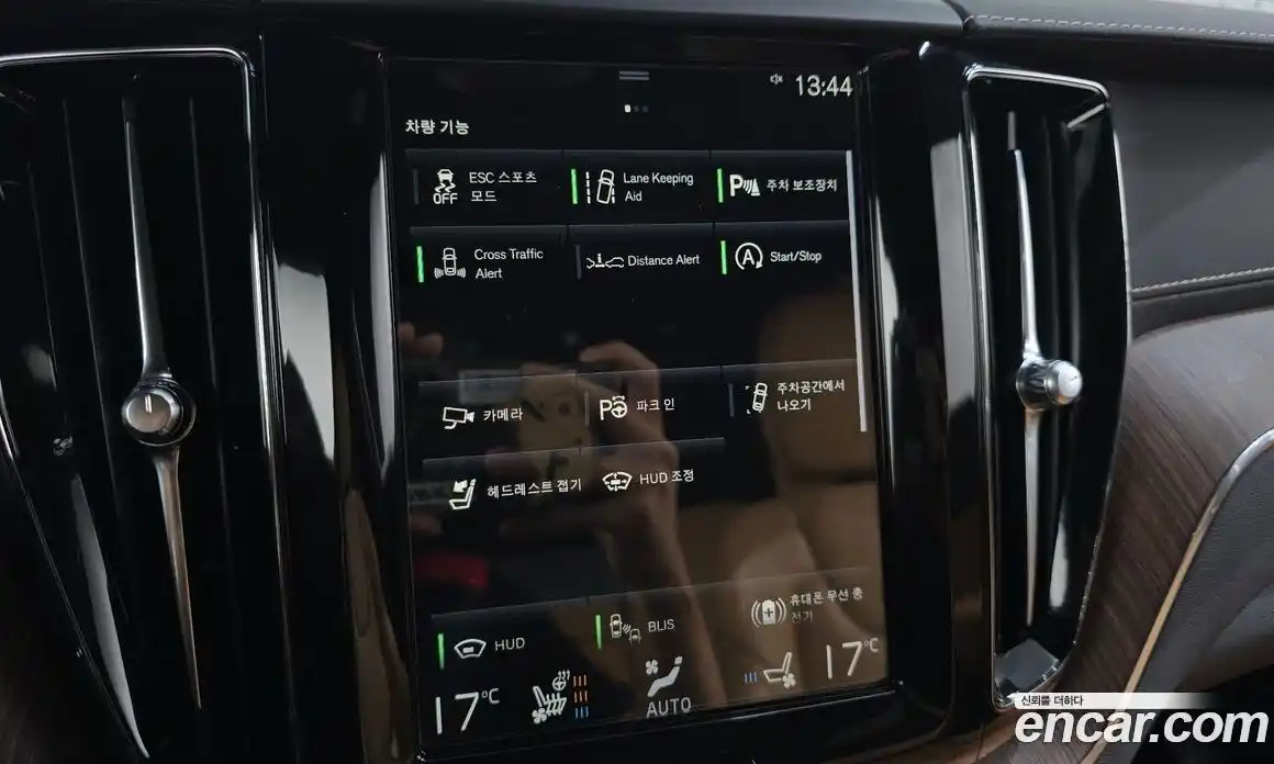 Volvo XC60 2021 2.0 автомат (гидро), фото 24