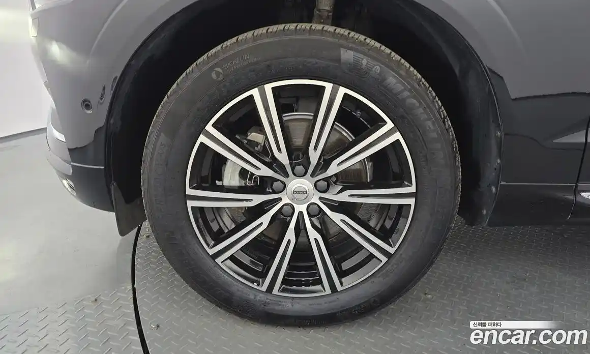 Volvo XC60 2021 2.0 автомат (гидро), фото 5