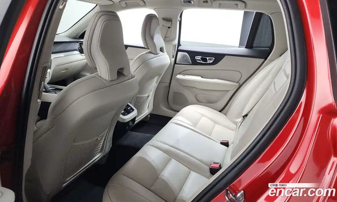 Volvo V60 2021 2.0 автомат (гидро), фото 17