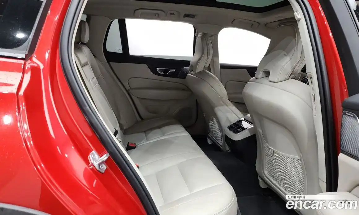 Volvo V60 2021 2.0 автомат (гидро), фото 18