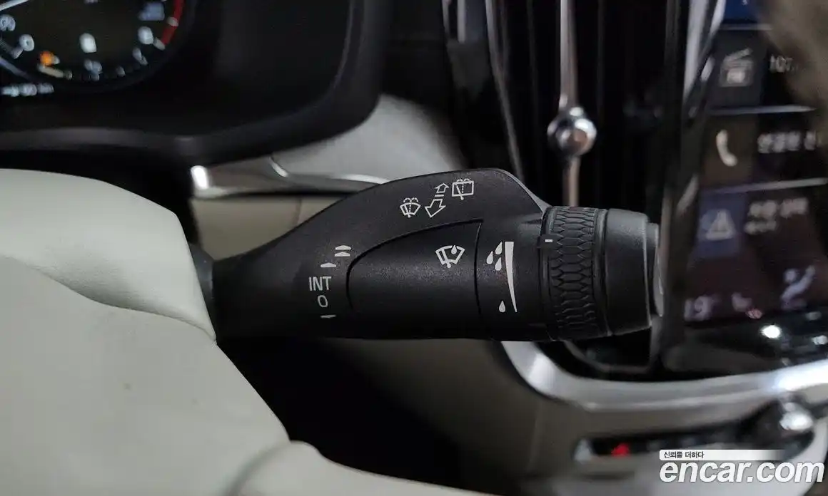 Volvo V60 2021 2.0 автомат (гидро), фото 28