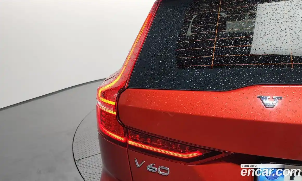 Volvo V60 2021 2.0 автомат (гидро), фото 9