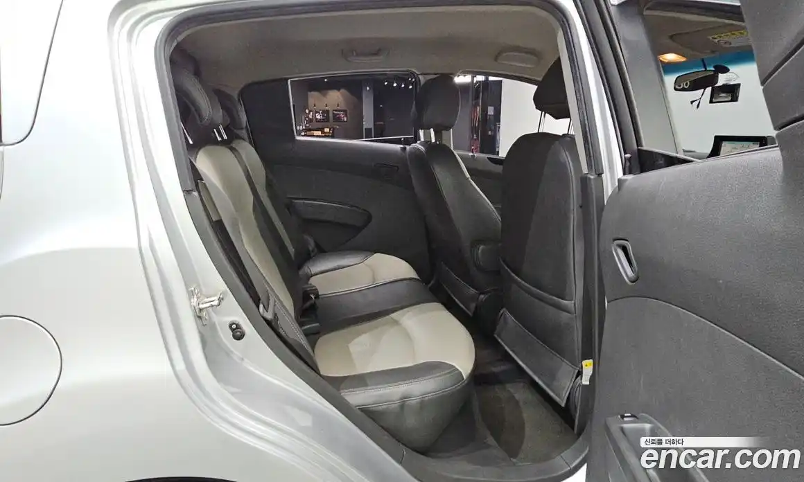 Chevrolet Spark 2011 1.0 автомат (гидро), фото 16