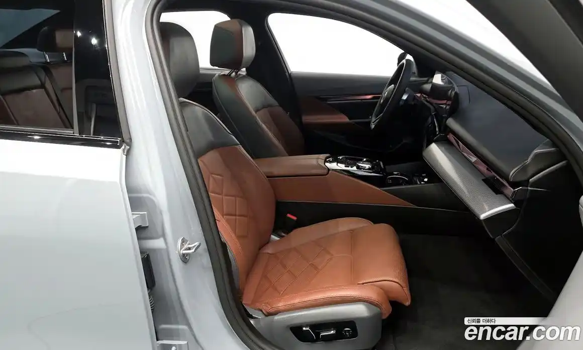 BMW 5 серия 2025 2.0 автомат (гидро), фото 16