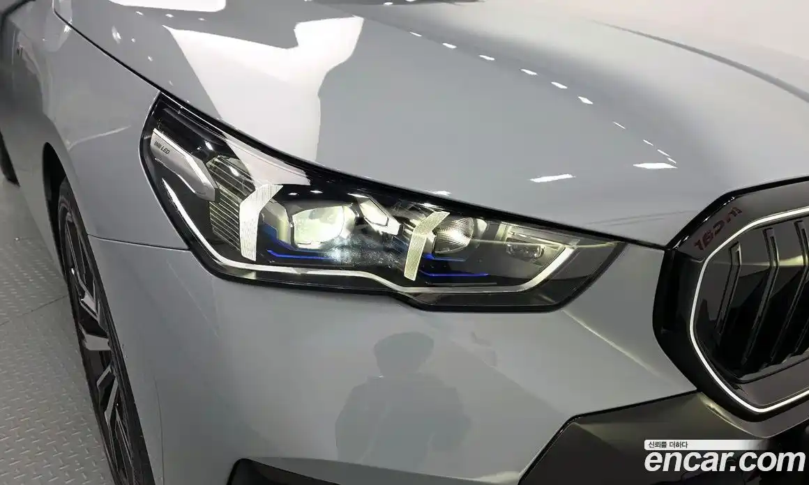 BMW 5 серия 2025 2.0 автомат (гидро), фото 8