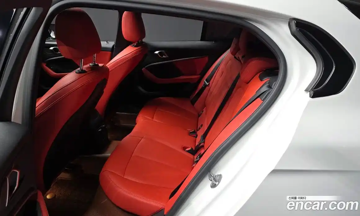 BMW 1 серия 2022 2.0 автомат (гидро), фото 16