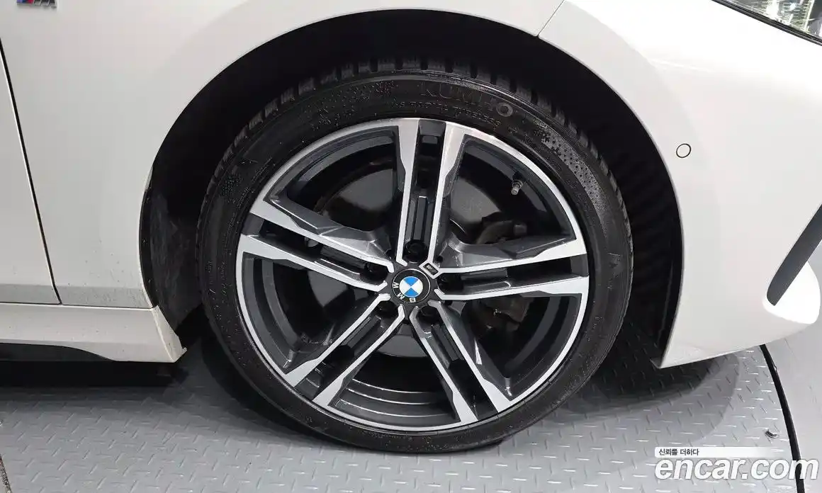BMW 1 серия 2022 2.0 автомат (гидро), фото 5