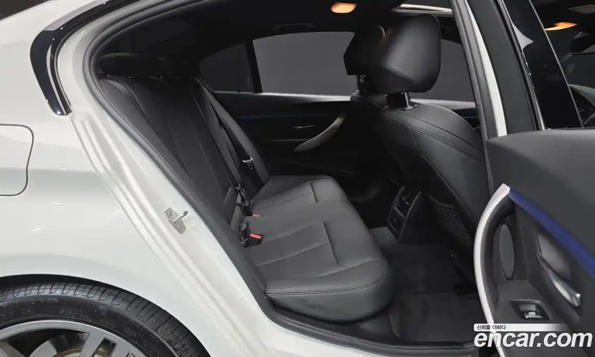 BMW 3 серия 2018 2.0 автомат (гидро), фото 17