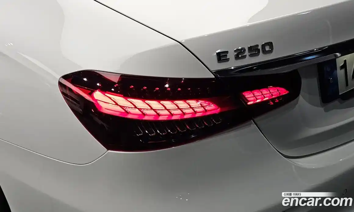Mercedes-Benz E-Class 2022 2.0 автомат (гидро), фото 8