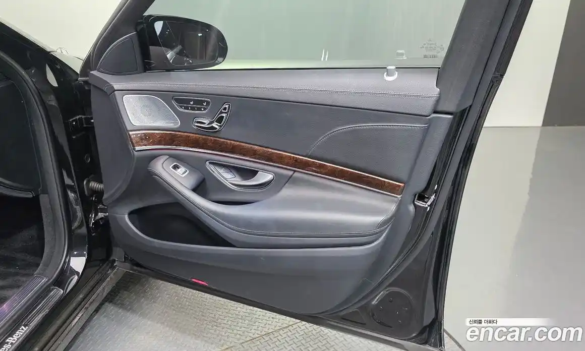 Mercedes-Benz S-Class 2018 4.0 гидро, фото 15 Mercedes-Benz S-Class 2018 4.0 гидро, фото 15