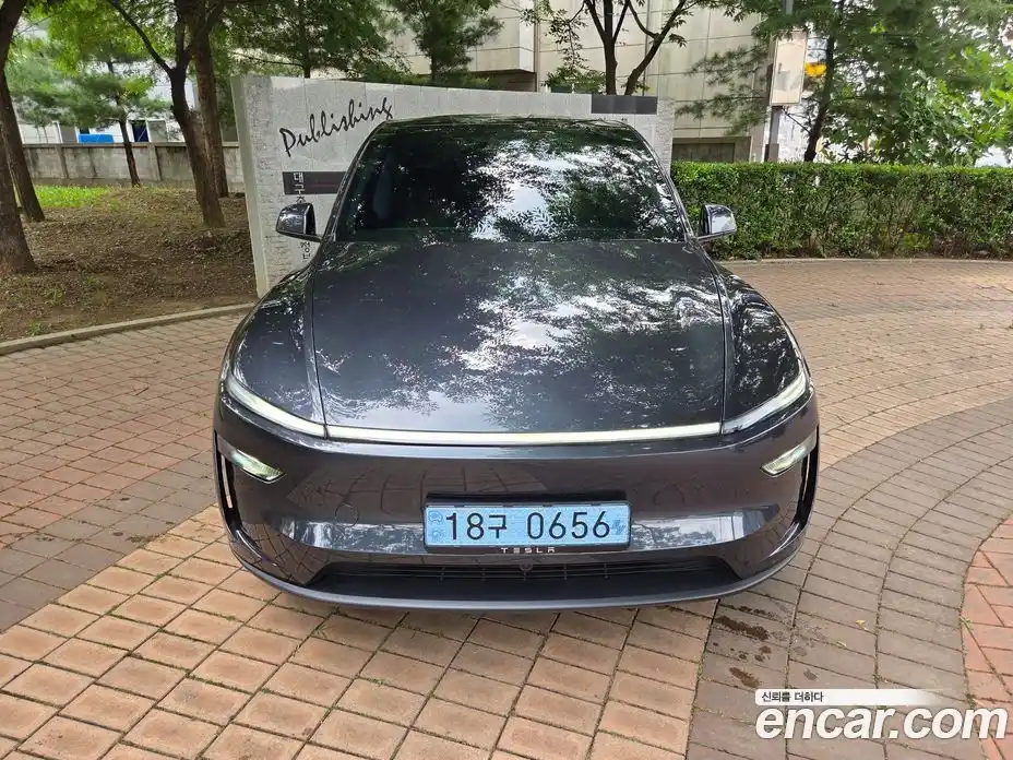 Tesla Model Y 2025 автомат (гидро), фото 3 Tesla Model Y 2025 автомат (гидро), фото 3
