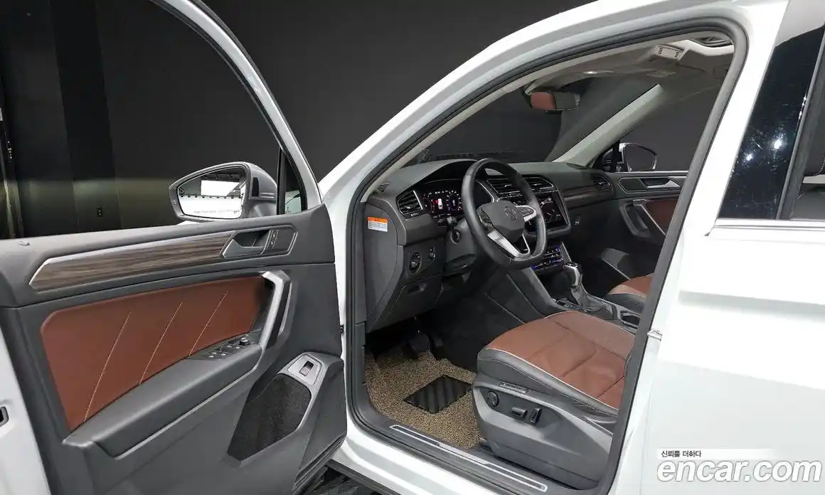 Volkswagen Tiguan 2022 2.0 автомат (гидро), фото 13