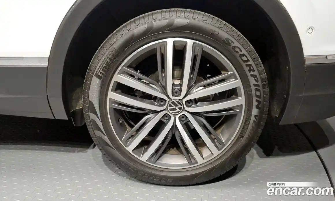 Volkswagen Tiguan 2022 2.0 автомат (гидро), фото 7