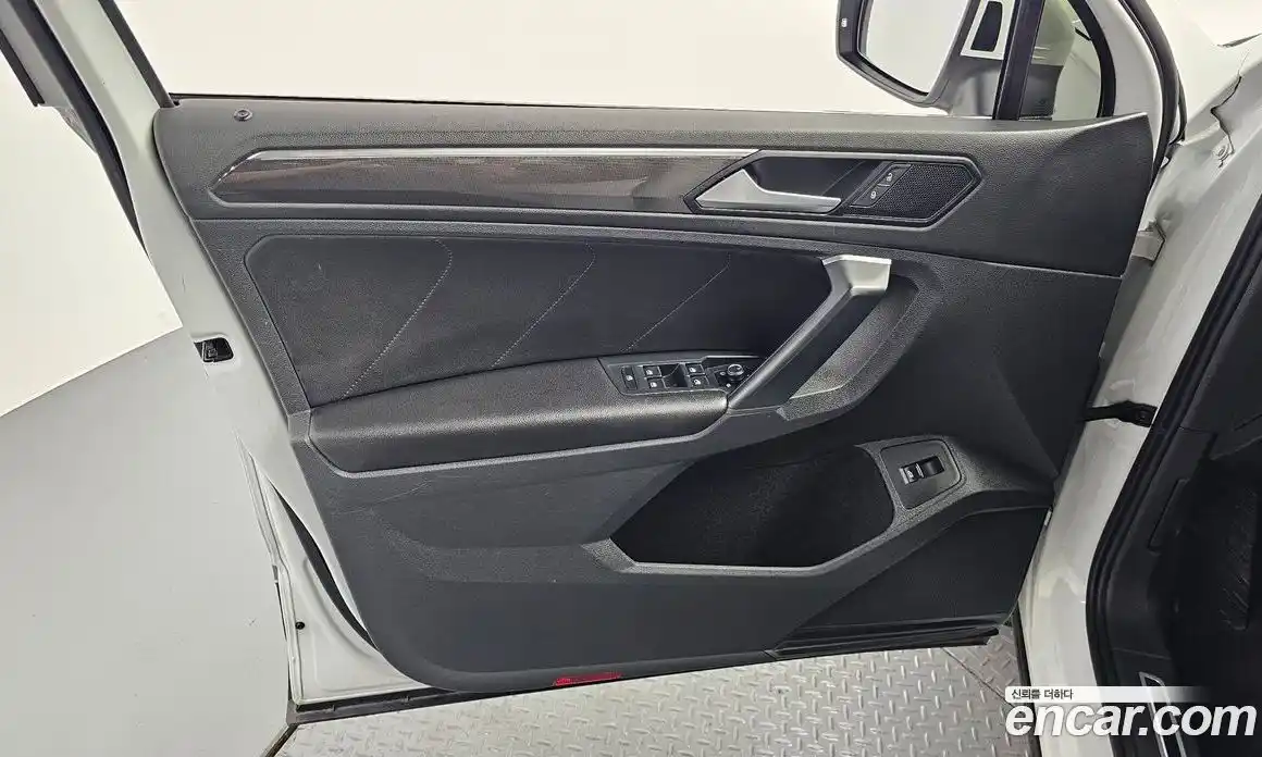 Volkswagen Tiguan 2019 2.0 автомат (гидро), фото 14