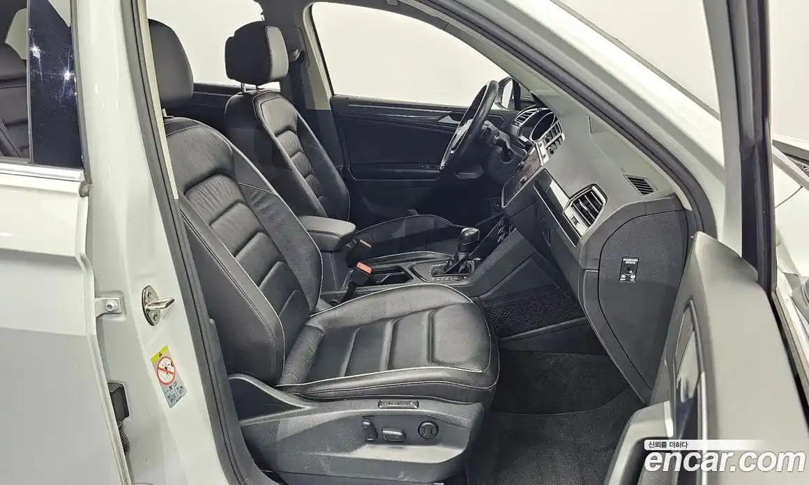 Volkswagen Tiguan 2019 2.0 автомат (гидро), фото 17