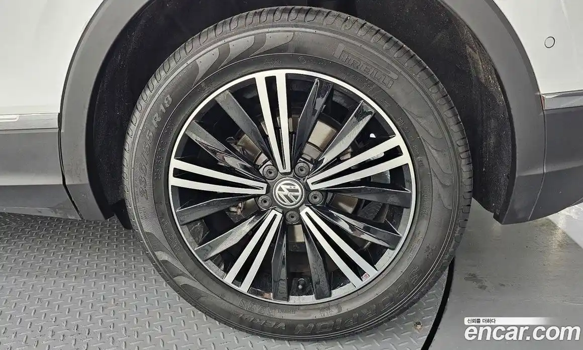 Volkswagen Tiguan 2019 2.0 автомат (гидро), фото 7