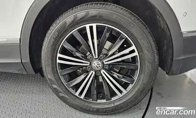 Volkswagen Tiguan 2019 2.0 автомат (гидро), миниатюра 7