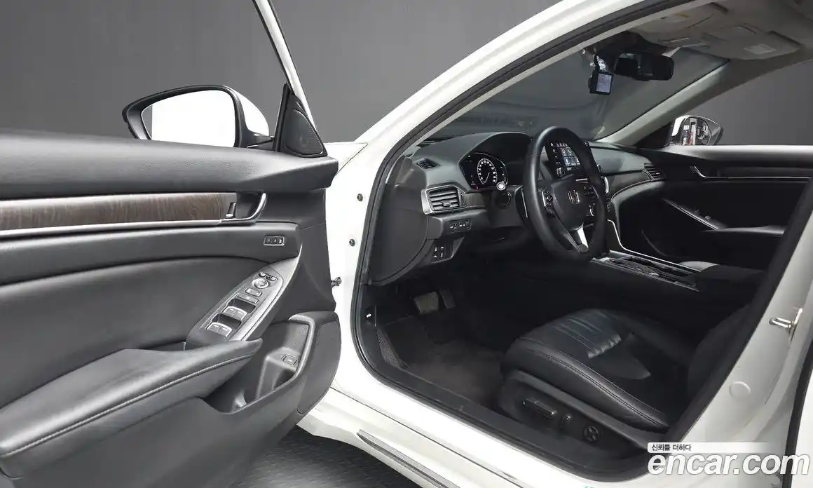 Honda Accord 2019 2.0 автомат (гидро), фото 12