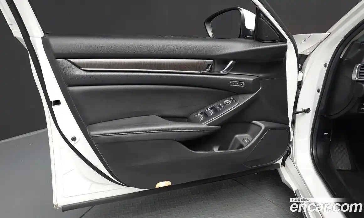 Honda Accord 2019 2.0 автомат (гидро), фото 13