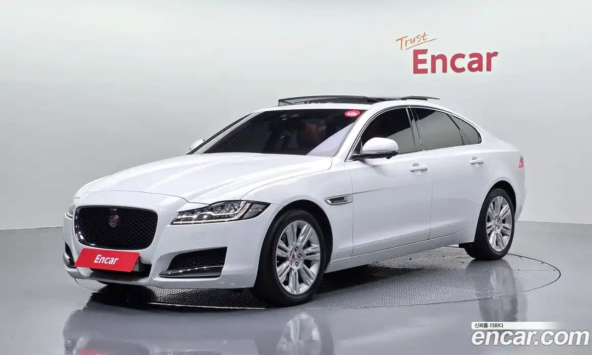 Jaguar XF 2017 2.0 автомат (гидро), фото 1 Jaguar XF 2017 2.0 автомат (гидро), фото 1